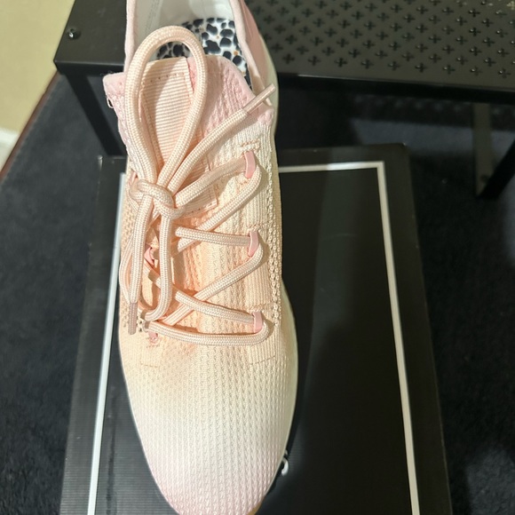 425. NEW SIZE 9.5 J/SLIDES Light Pink Women's Sneakers - Picture 4 of 5